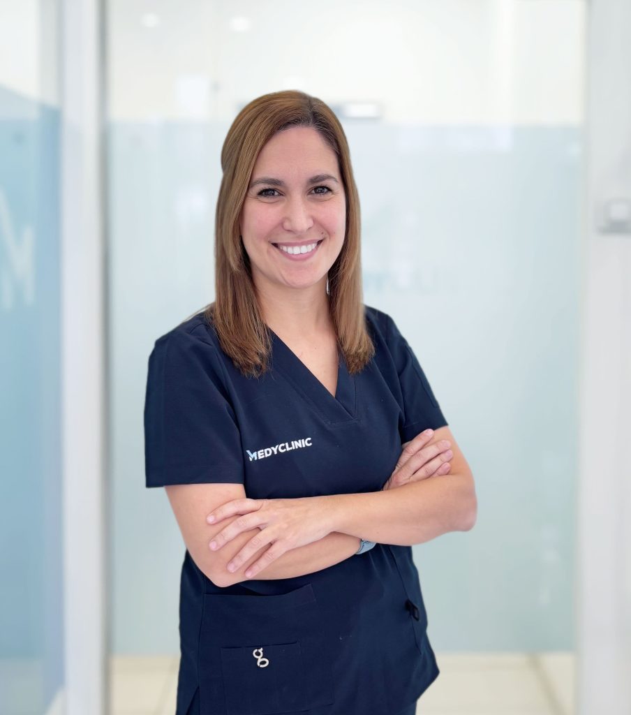 Dentista General_Isabel_Calvente_Clinica_dental Medyclinic_Granada