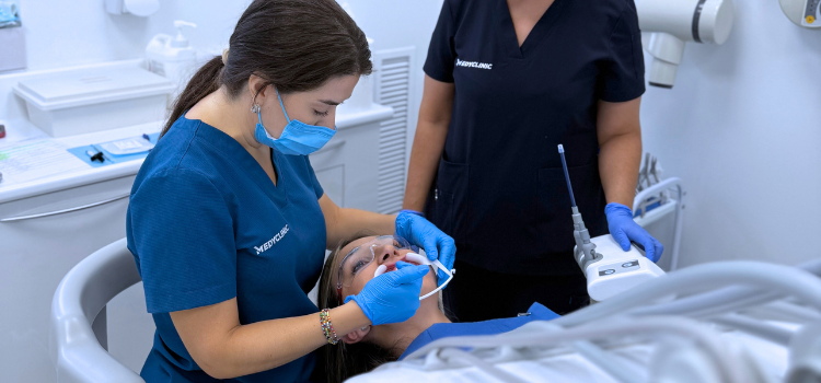 Ortodoncia con brackets en Granada
