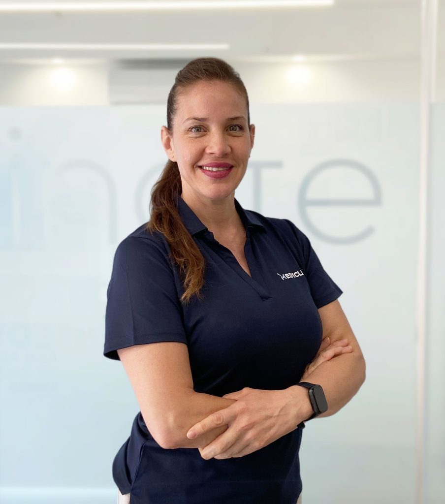 Recepcionista_Gerynes_del Valle_Clinica dental Medyclinic_Benalmadena