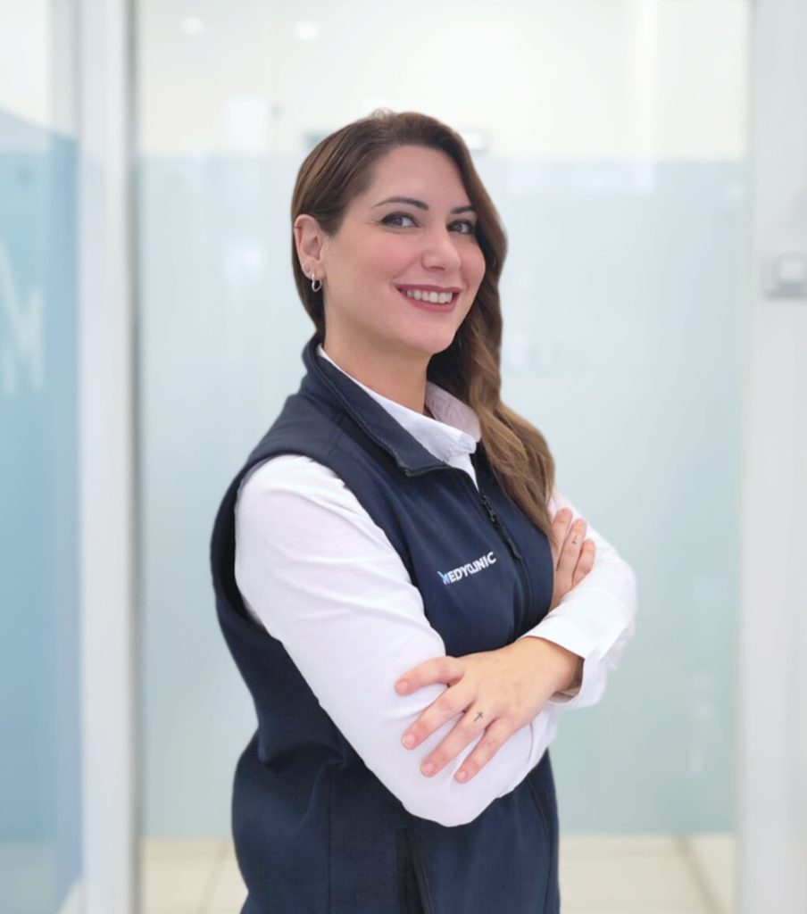 Recepcionista_LauraChinchilla_Clinica dental Medyclinic_Granada